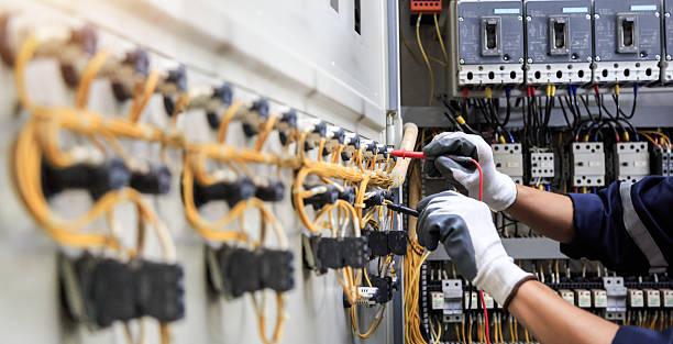 Professional Electrician technician working in Las Lomas, TX